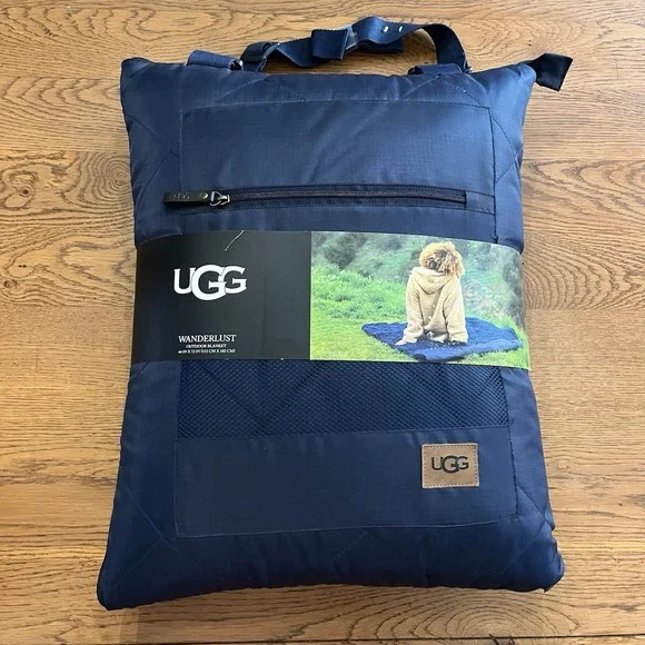 UGG Wanderlust Packable Sherpa Outdoor Travel Blanket 60'' x 72'' Navy Blue NEW! - Picture 1 of 4